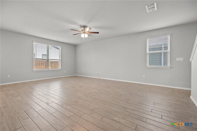 Building Photo - 271 Kinsley Wy