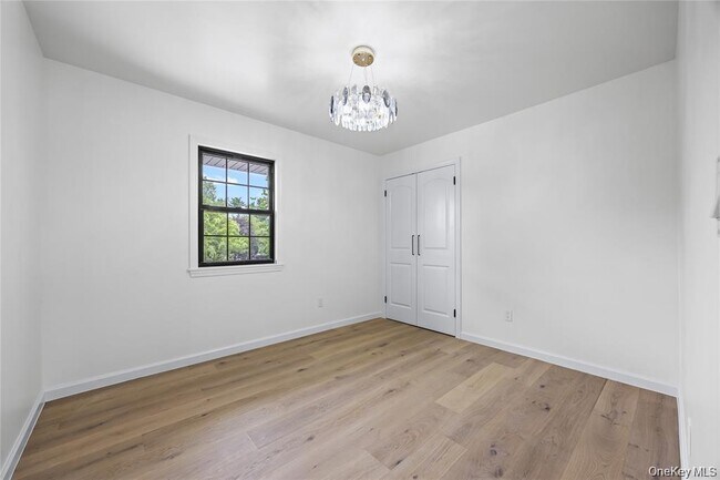 Building Photo - 26 Roseanne Dr