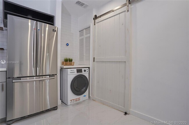 Building Photo - 2601 24th SW Ave