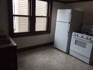 Building Photo - 1141 S 71st St