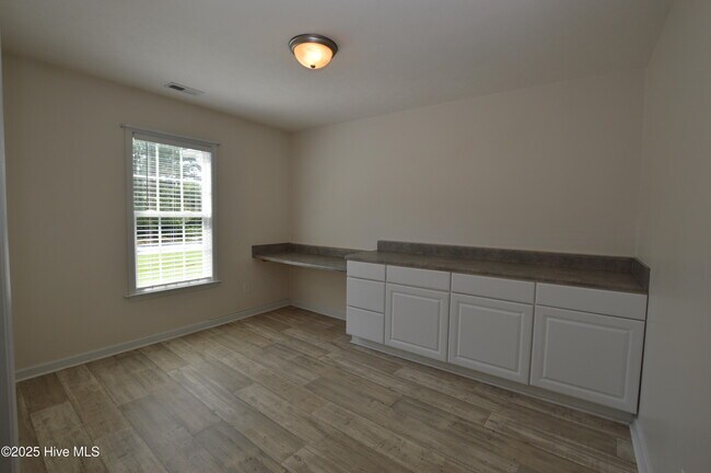 Building Photo - 120 Walnut Hills Dr