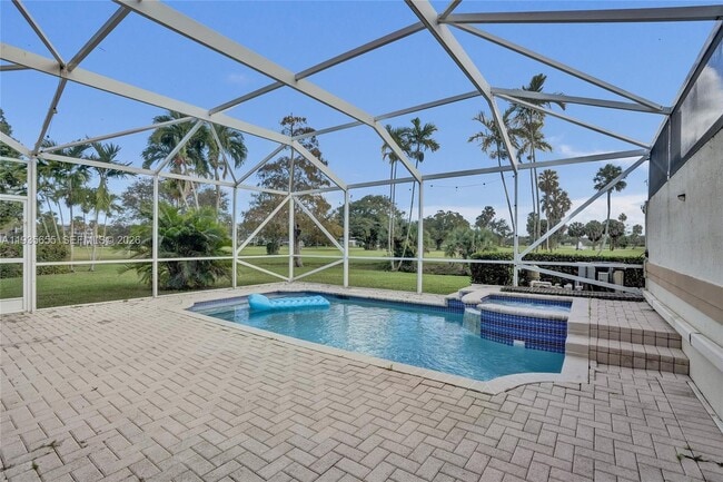 Building Photo - 652 W Palm Aire Dr