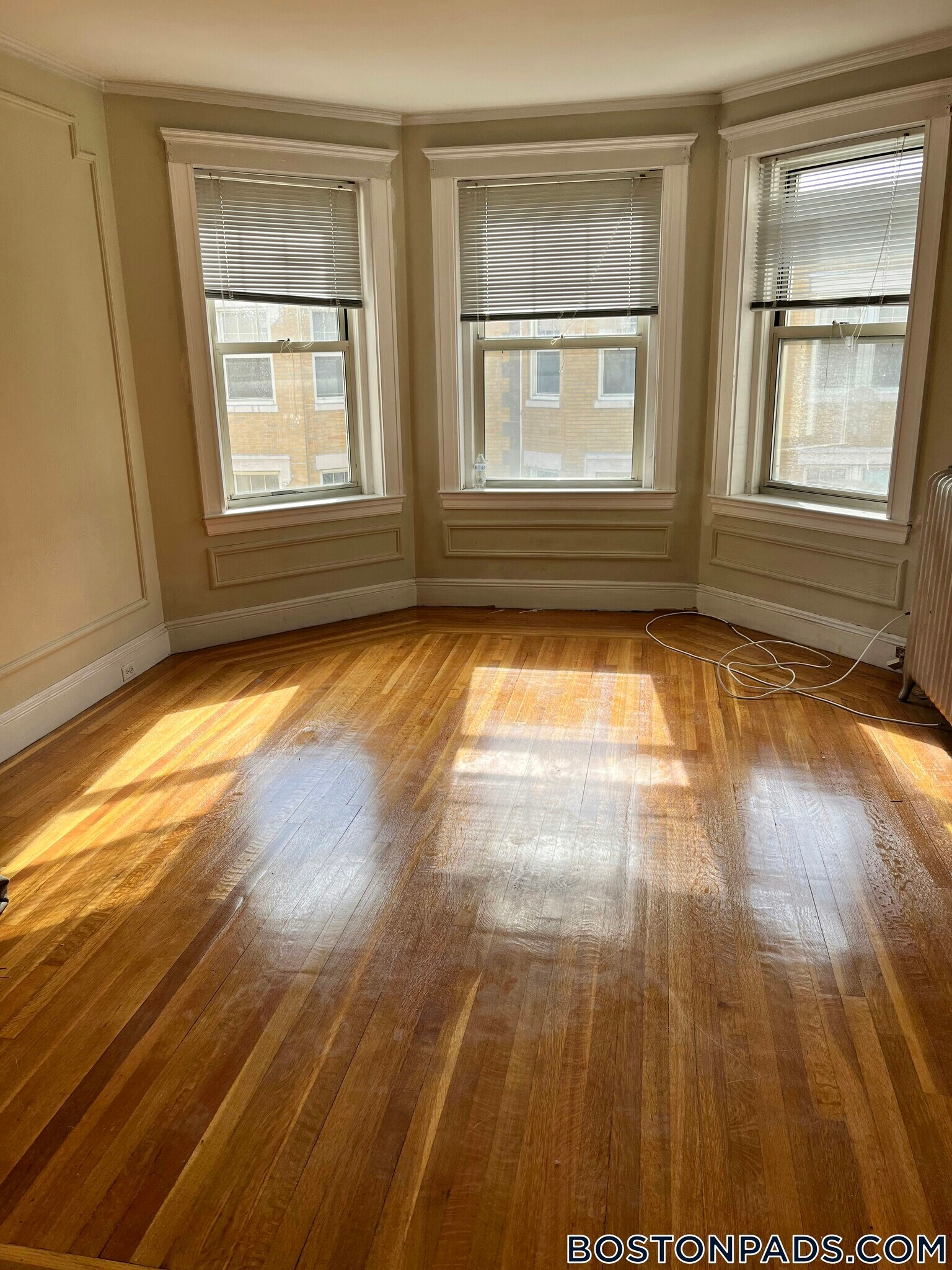 Building Photo - 86 Maple St