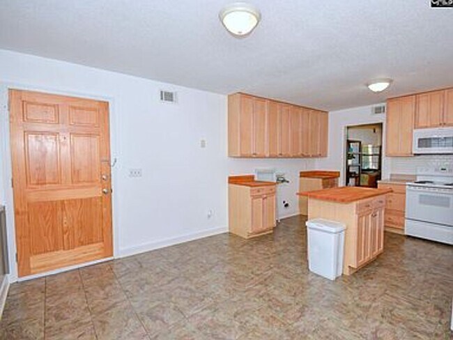 Building Photo - 1700 Dalloz Rd
