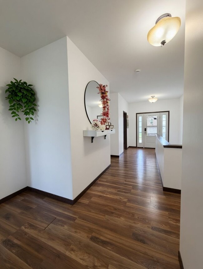 Building Photo - Awesome 4Bed 3Bath Home in Watertown!