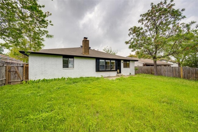 Building Photo - 6705 Lancret Hill Dr