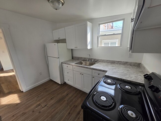 Building Photo - 1220 Lancaster Ave