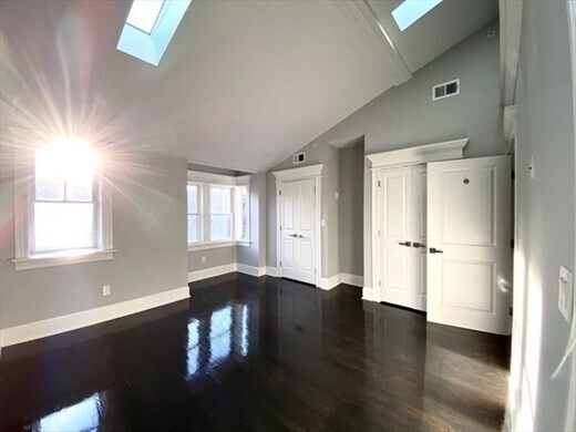 Building Photo - 209 Green St