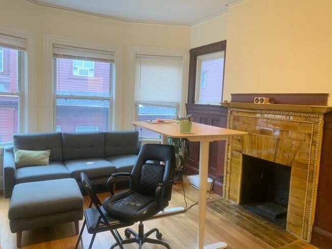 Building Photo - 354 Harvard St