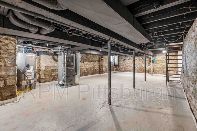 Building Photo - 161 Morewood Ave