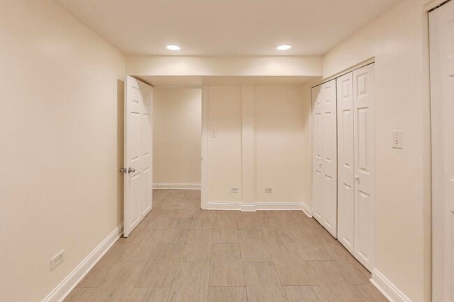 Building Photo - 3901 N Hamilton Ave