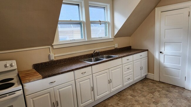 Building Photo - Remodeled Two Bedroom Apartment in the Heart of Olean NY!