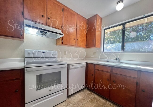 Building Photo - 94 S Norlin St