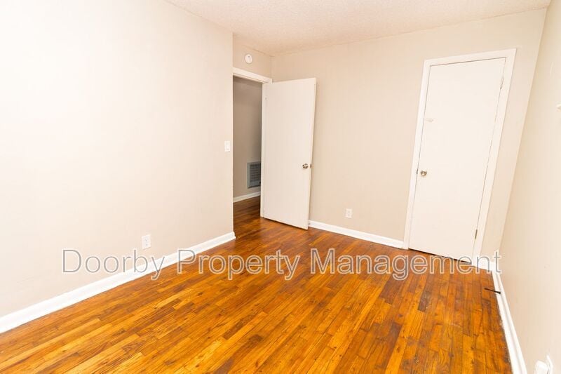 Building Photo - 2215 Allin St