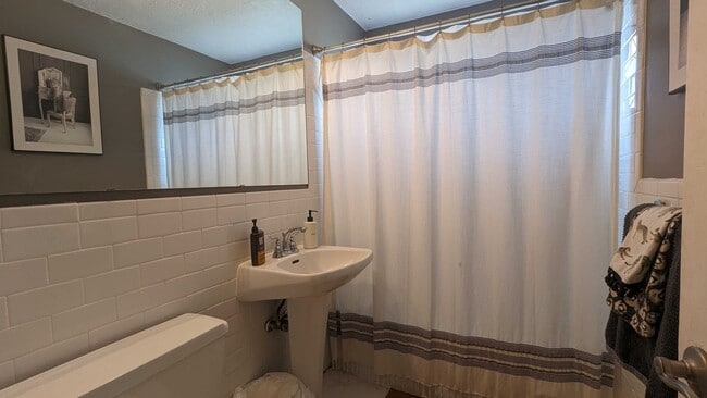 Building Photo - 2222 W 74th Terrace