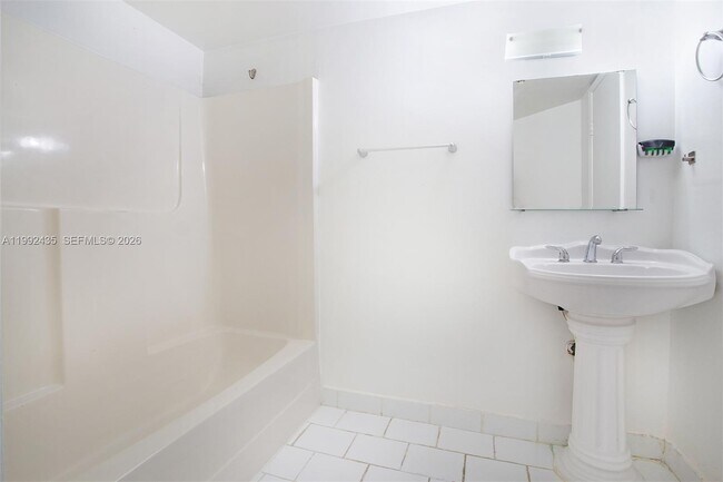 Building Photo - 9441 Fontainebleau Blvd