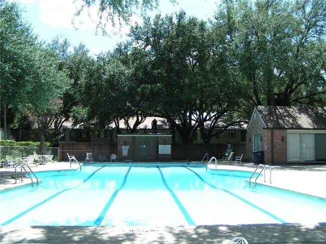 Building Photo - 6627 Valleyside Rd