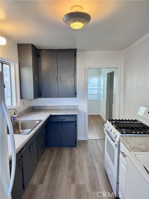 Building Photo - 1077 E 33rd St