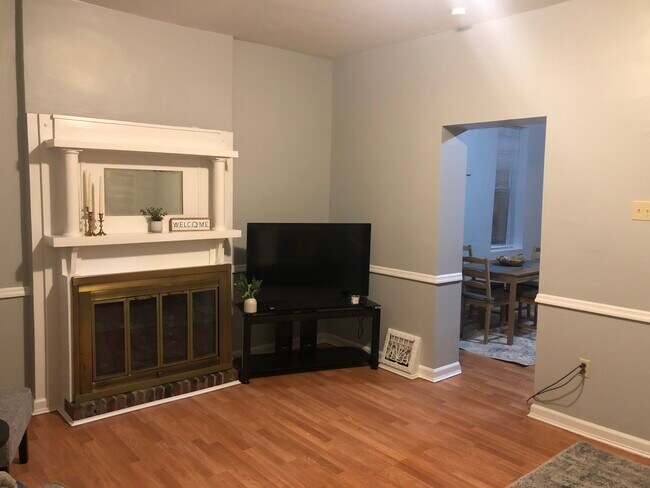 Livingroom - 4934 Hummelsheim Ave