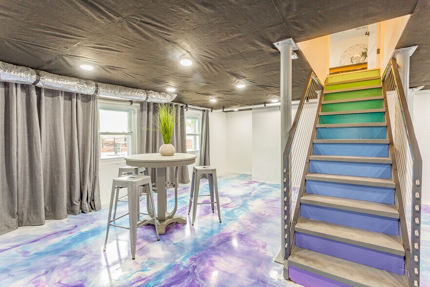 unique and fun staircase and railing - 8011 Shallowford Rd