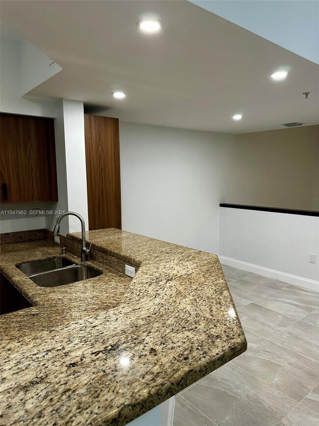 Building Photo - 2941 NE 185th St