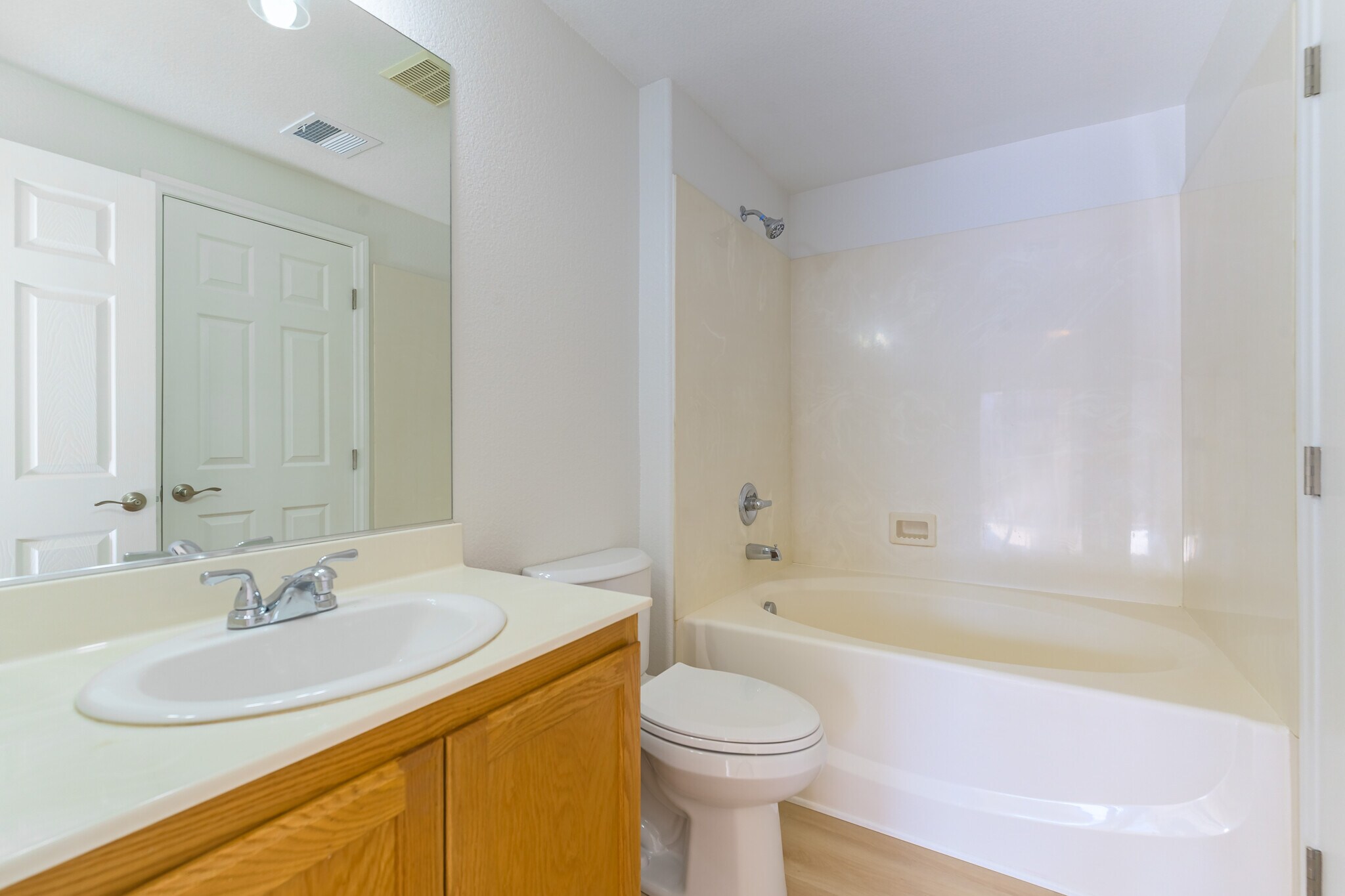 Building Photo - 5855 Valley Dr