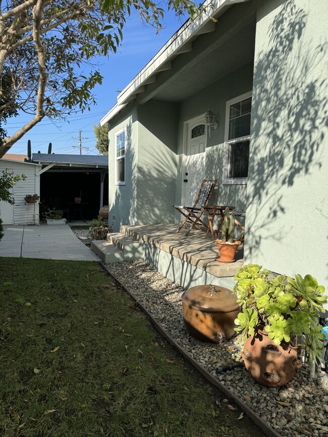Building Photo - 2825 Moss Ave