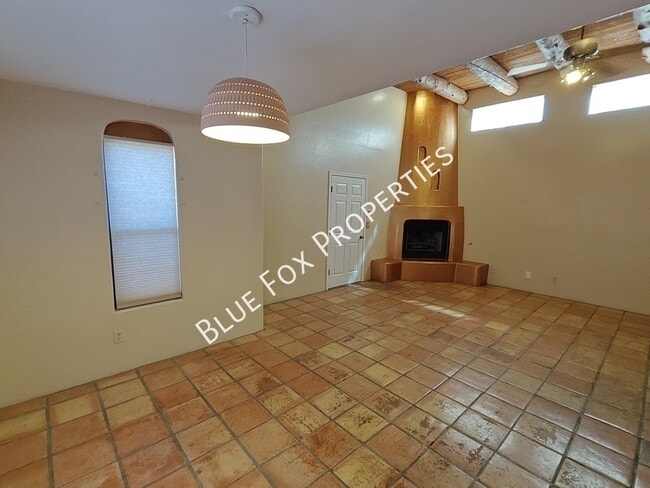 Building Photo - 9097 N Jessy Ln