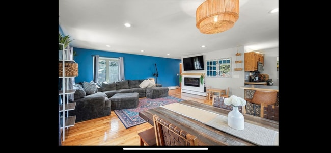 Building Photo - 678 Deer Path Rd