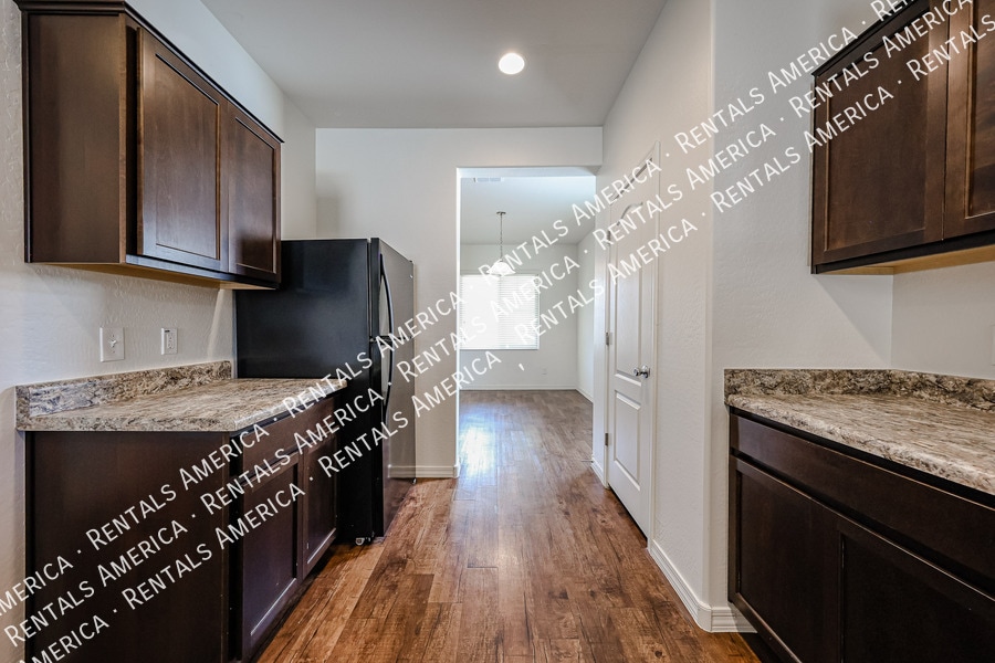 Building Photo - 38086 W Isabella Ln
