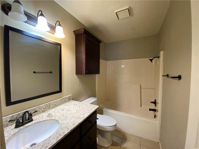 Building Photo - 658 W Martha Dr