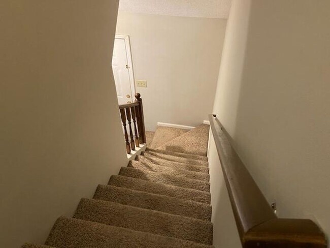 Building Photo - AWESOME 2 BEDROOM CONDO IN PARKWAY HEIGHTS...