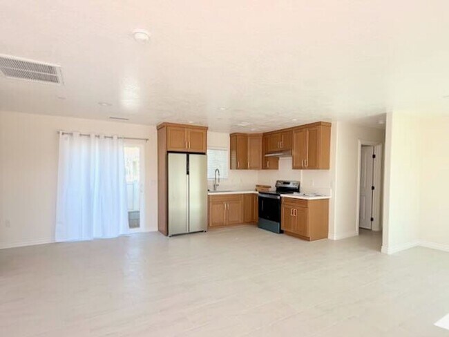 Building Photo - Live Oak Hesperia