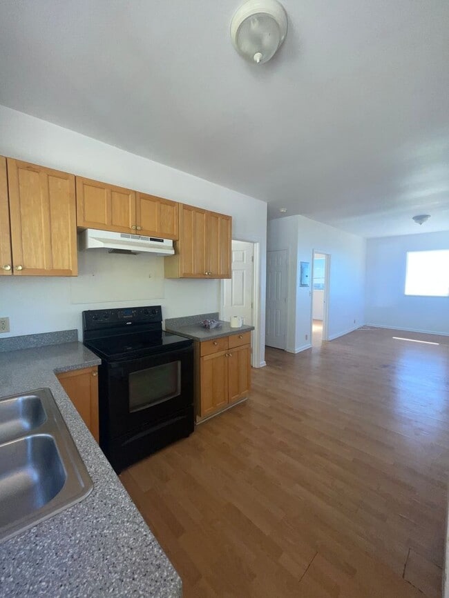 Building Photo - Single Family 4 Bedroom