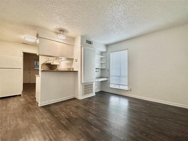 Building Photo - 301-329 Ave