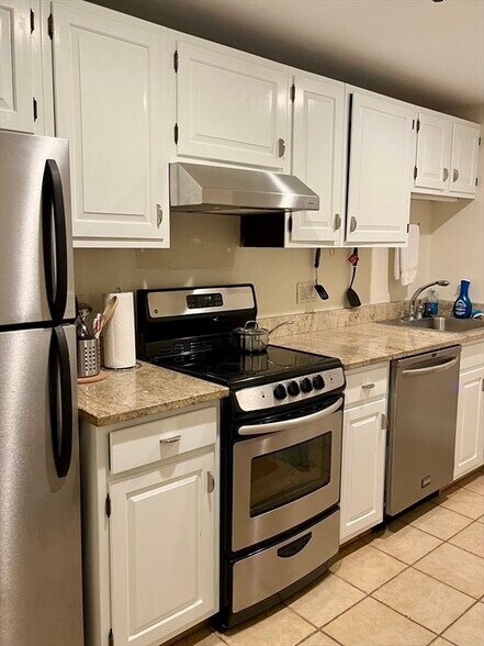 Building Photo - 170 Marlborough St