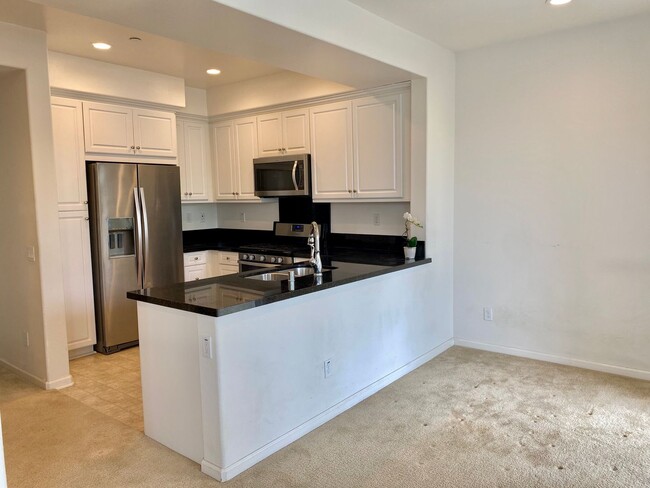 Building Photo - Modern Coastal Living – 2-Bed, 2.5-Bath Ho...