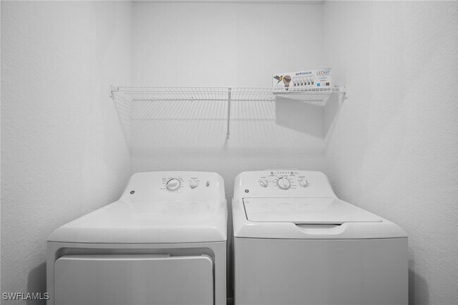 Building Photo - 15345 Grn Acrs Ave