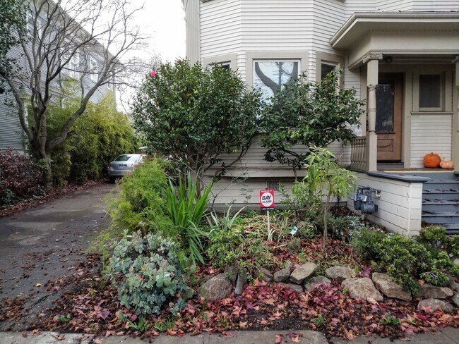 Building Photo - 2126 Blake St