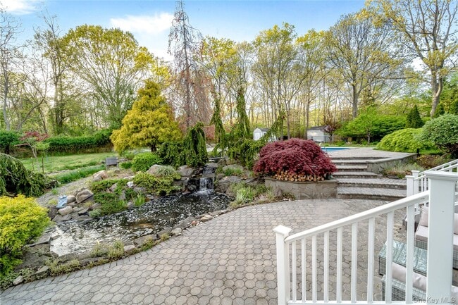 Building Photo - 212 Fairway Dr