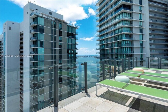 Building Photo - 501 NE 31st St