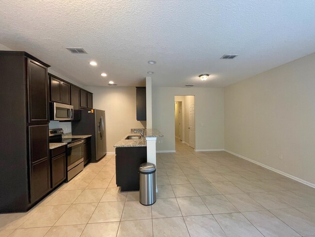 Building Photo - 100 Moultrie Village Ln