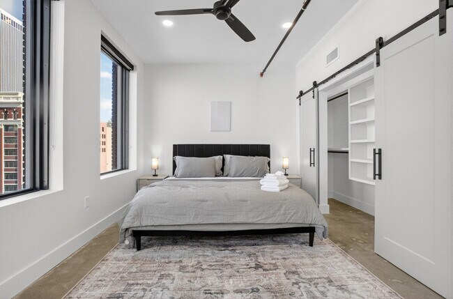 Building Photo - 116 W 3rd St