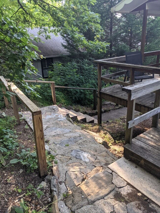 Building Photo - Montreat School Year Rental