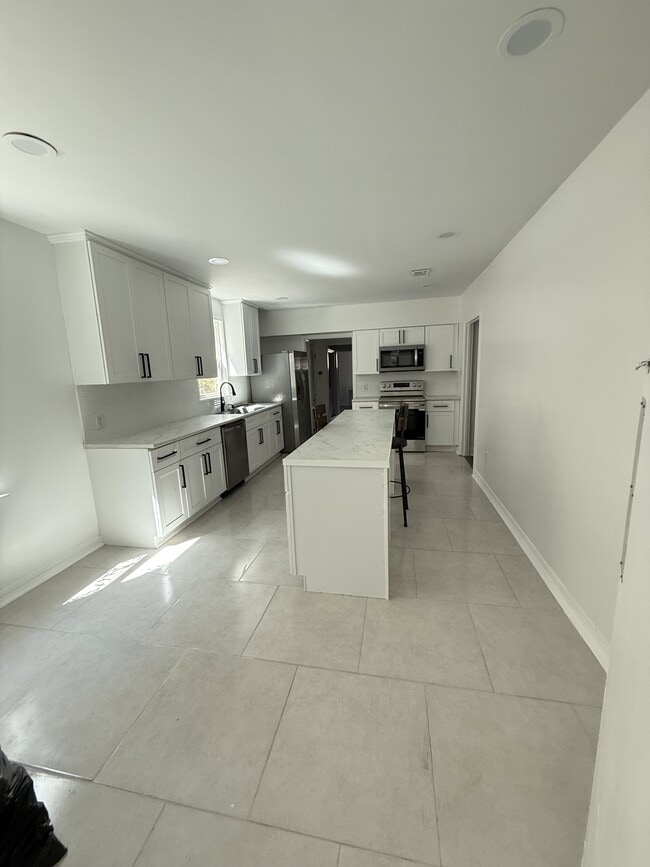 Building Photo - 7801 St Charles Ave