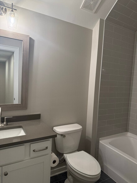 Building Photo - 1725 Coburn St