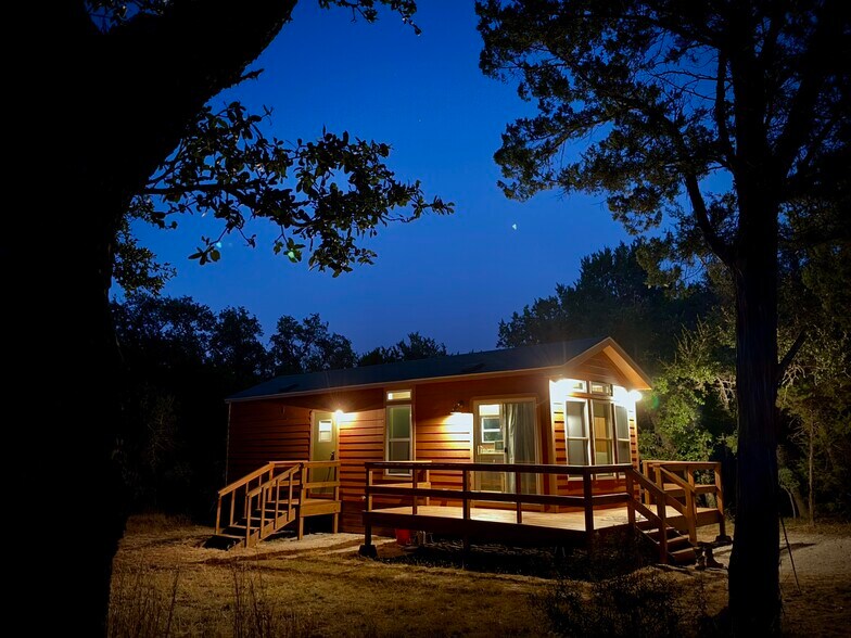 Primary Photo - 3499 Fearless Treadway