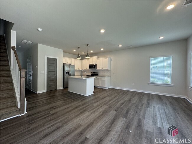 Building Photo - 681 Vincent Dr