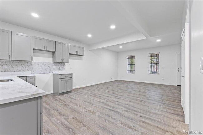 Building Photo - 3957 Lenox St