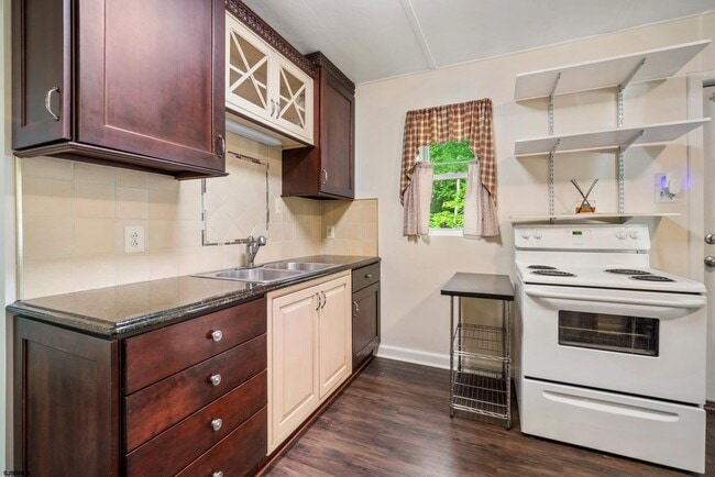 Building Photo - 623 W Shiller St